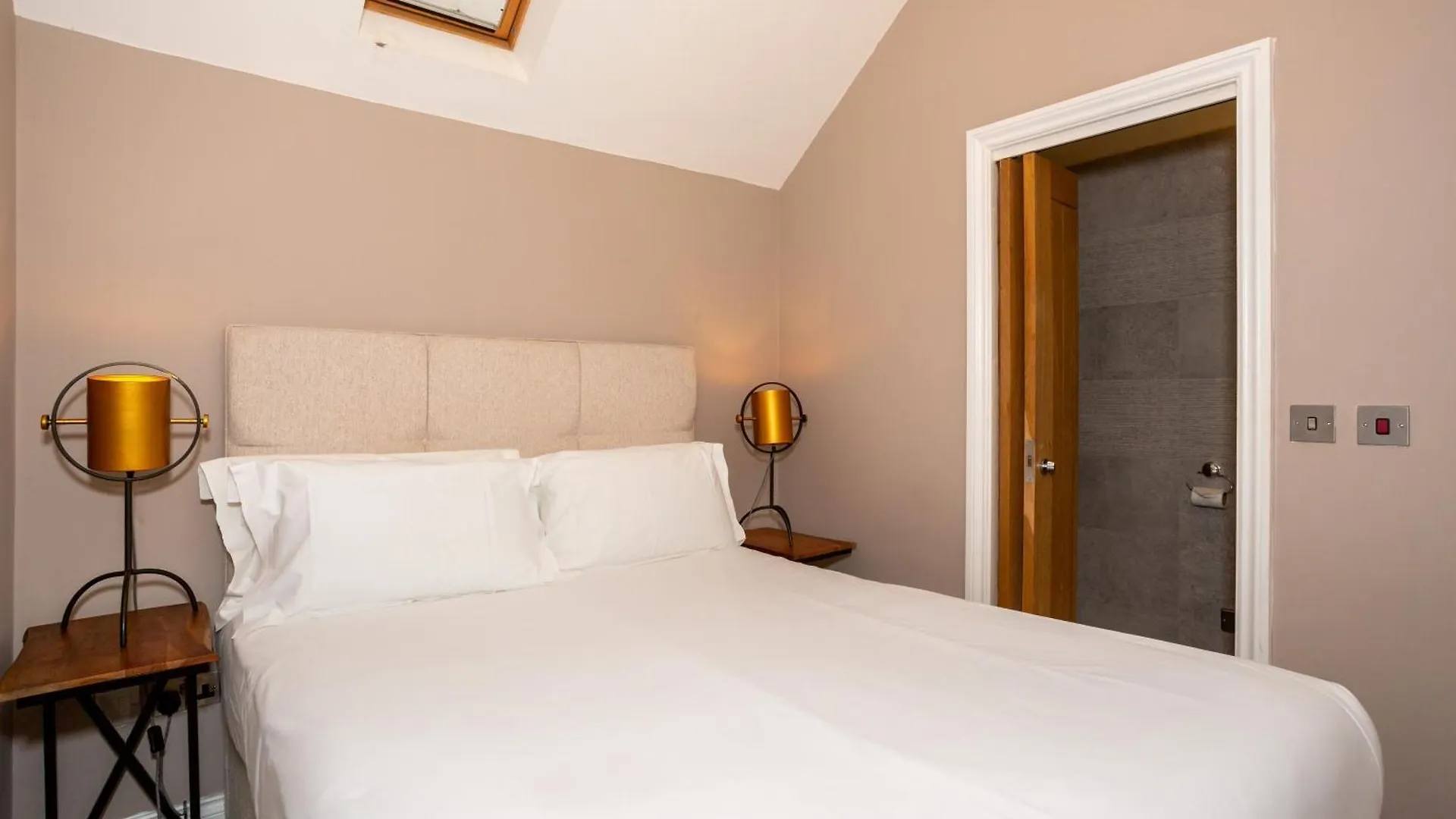 Coffico Hotel كارديف