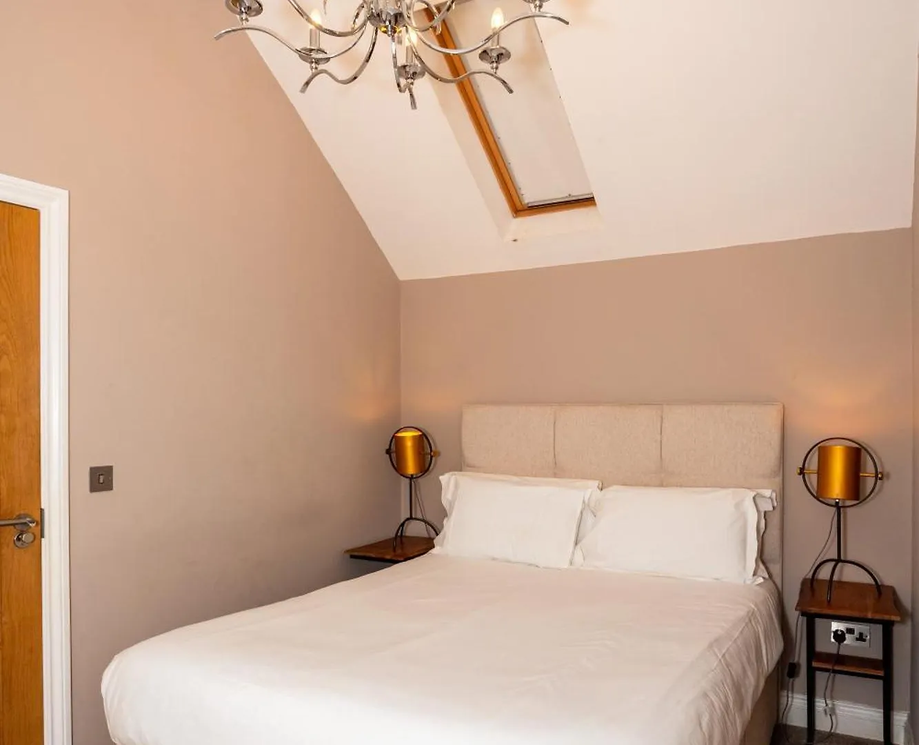 Coffico Hotel كارديف