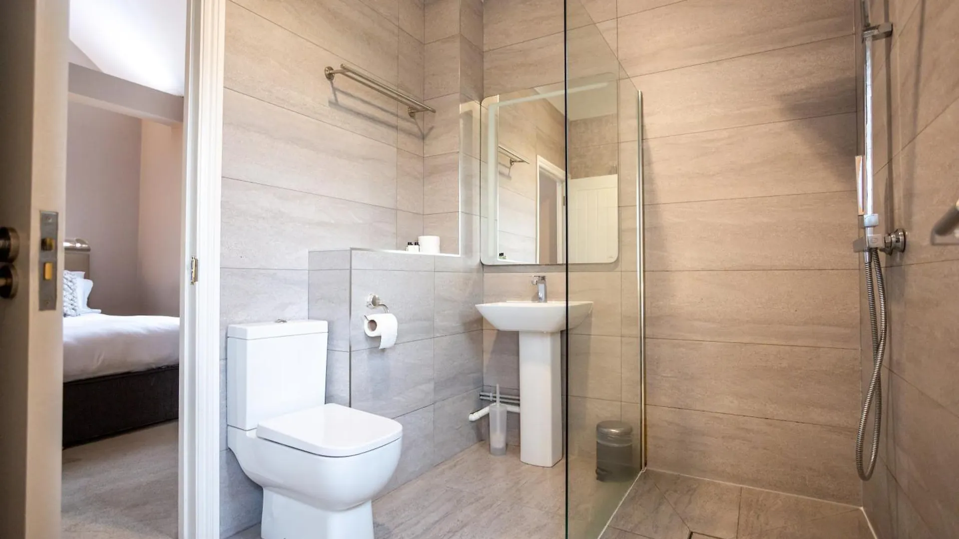 Coffico Hotel كارديف 5*,  المملكة المتحدة