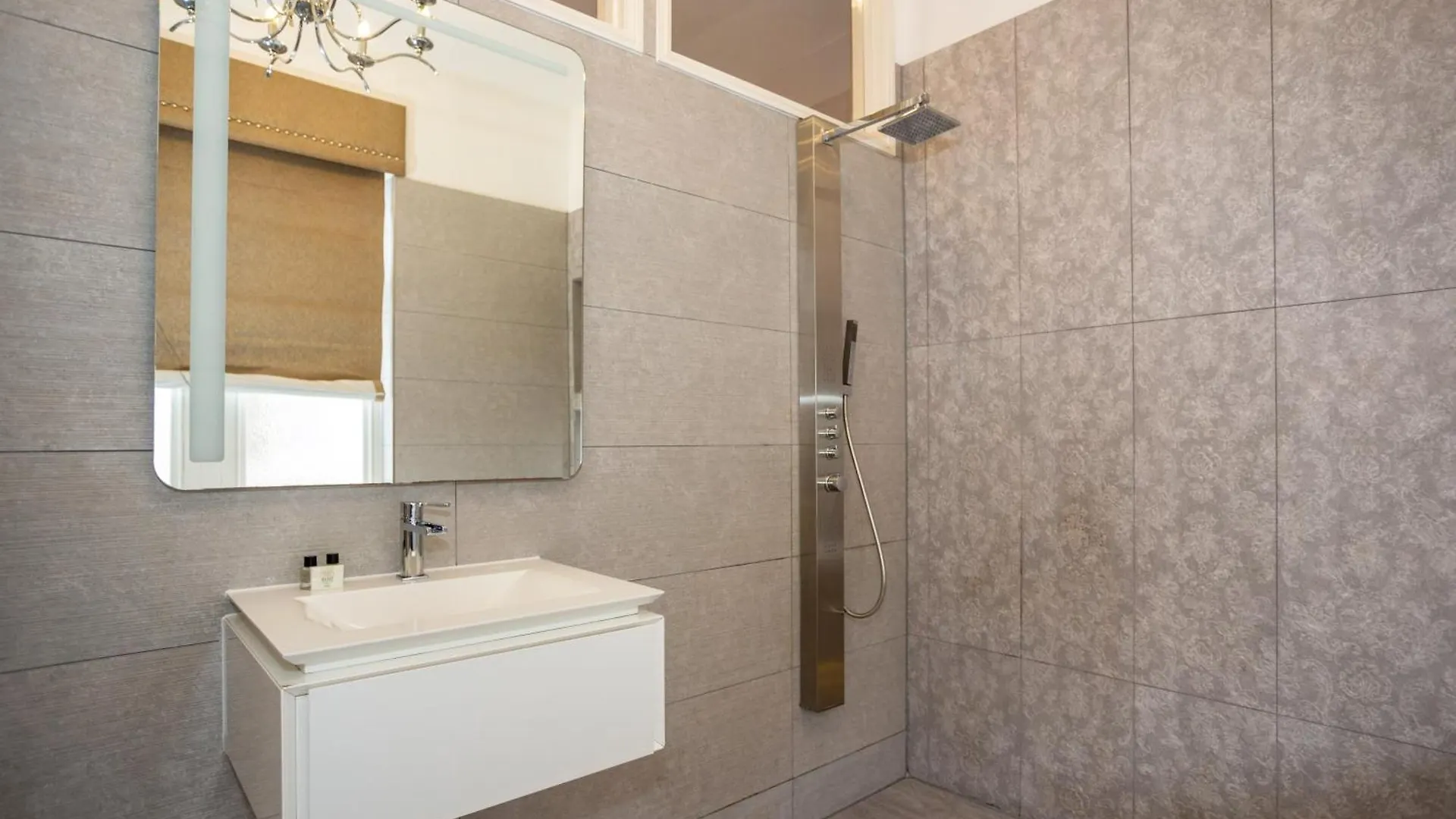 Coffico Hotel كارديف